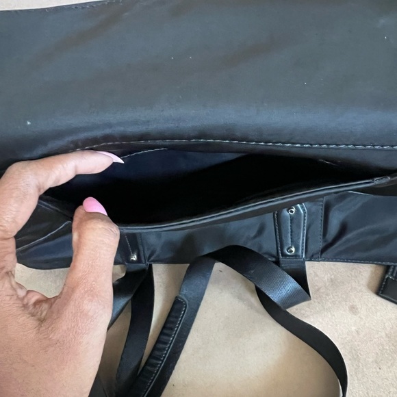 Michael Kors Jet Black Large Tote Zip Closure Travel Size Gold Hardware - Picture 8 of 9